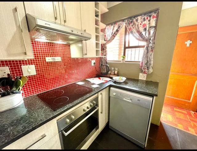 2 BEDROOM TOWNHOUSE FOR SALE IN RANGEVIEW